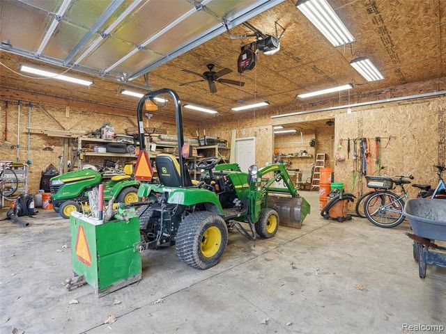 11371 Runyan Lake Road, Fenton, MI 48430