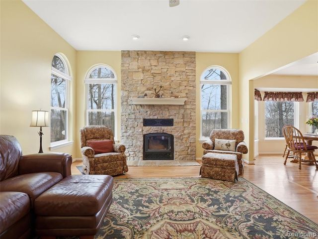 11371 Runyan Lake Road, Fenton, MI 48430