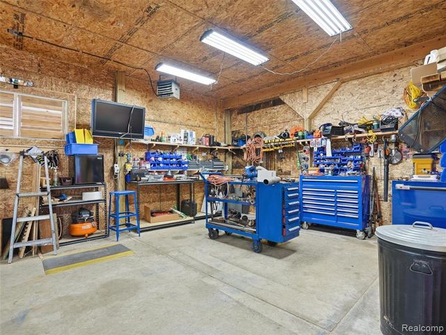 11371 Runyan Lake Road, Fenton, MI 48430