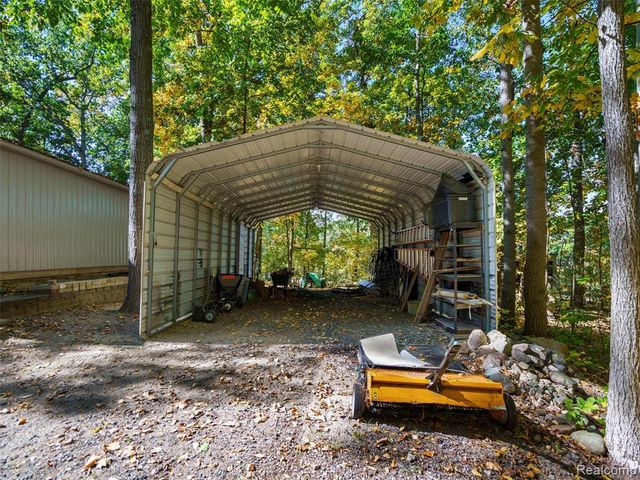 11371 Runyan Lake Road, Fenton, MI 48430