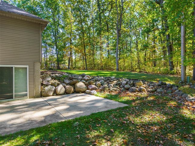 11371 Runyan Lake Road, Fenton, MI 48430