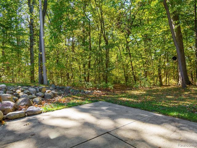 11371 Runyan Lake Road, Fenton, MI 48430