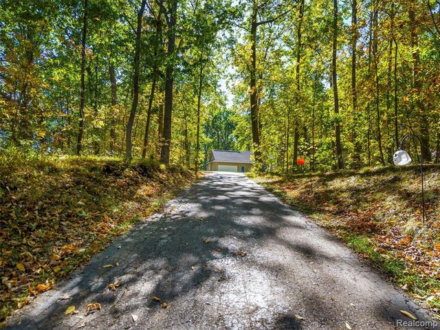 11371 Runyan Lake Road, Fenton, MI 48430