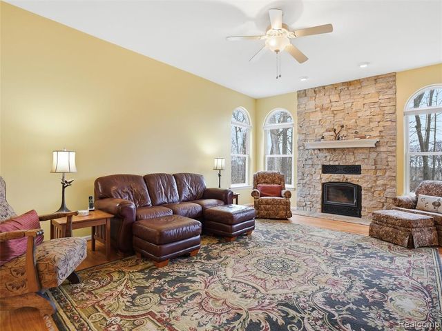 11371 Runyan Lake Road, Fenton, MI 48430