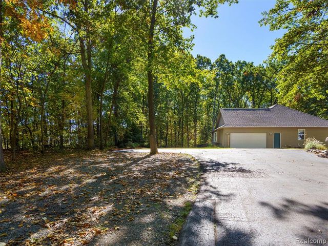 11371 Runyan Lake Road, Fenton, MI 48430