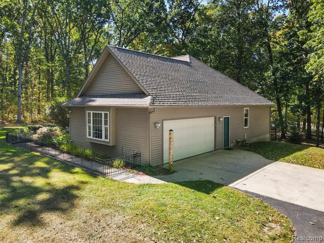 11371 Runyan Lake Road, Fenton, MI 48430