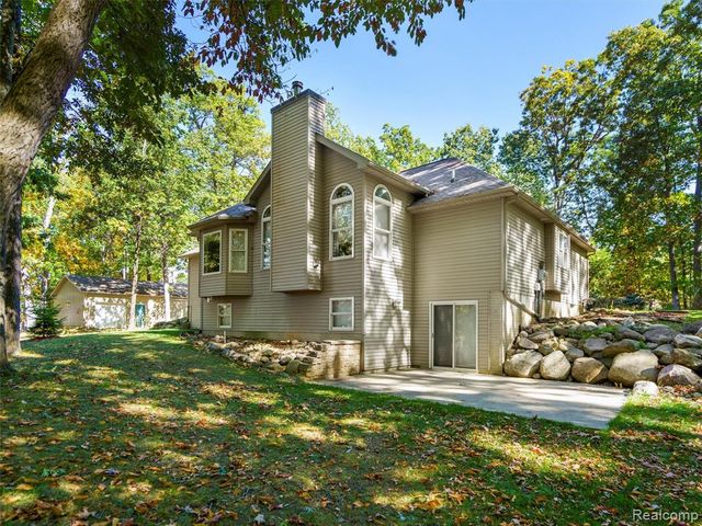 11371 Runyan Lake Road, Fenton, MI 48430