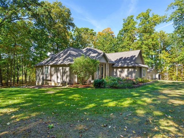 11371 Runyan Lake Road, Fenton, MI 48430