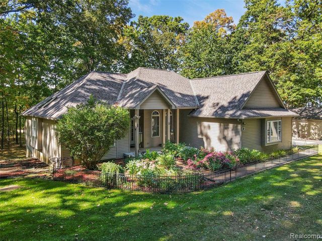 11371 Runyan Lake Road, Fenton, MI 48430