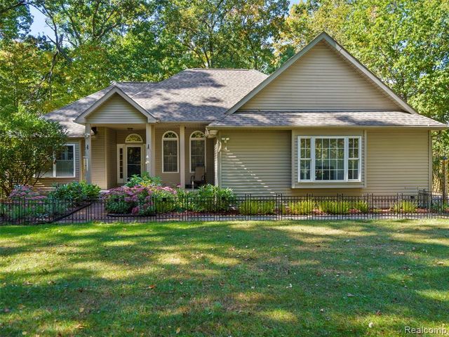 11371 Runyan Lake Road, Fenton, MI 48430