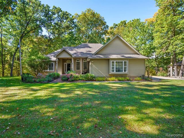 11371 Runyan Lake Road, Fenton, MI 48430