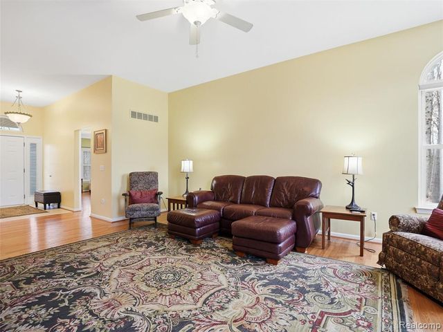 11371 Runyan Lake Road, Fenton, MI 48430