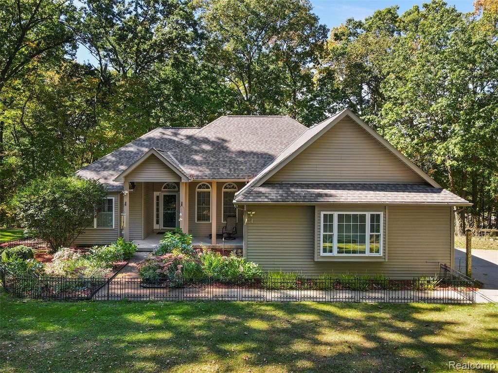 11371 Runyan Lake Road, Fenton, MI 48430