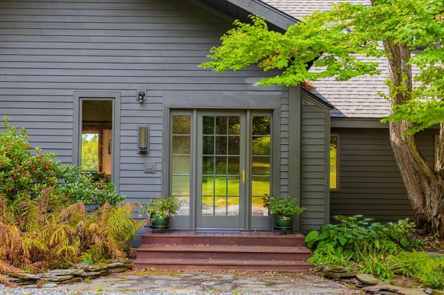 8 Parade Ground Road, Hanover, NH 03750