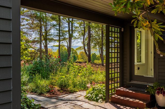 8 Parade Ground Road, Hanover, NH 03750