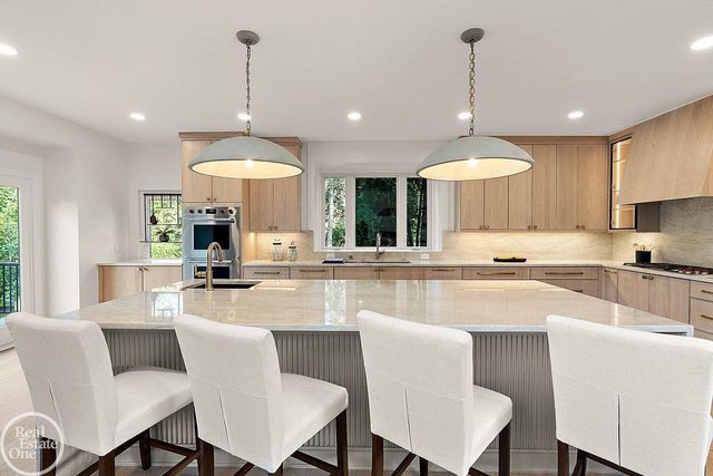 4585 Kiftsgate Bend, Bloomfield Hills, MI 48302
