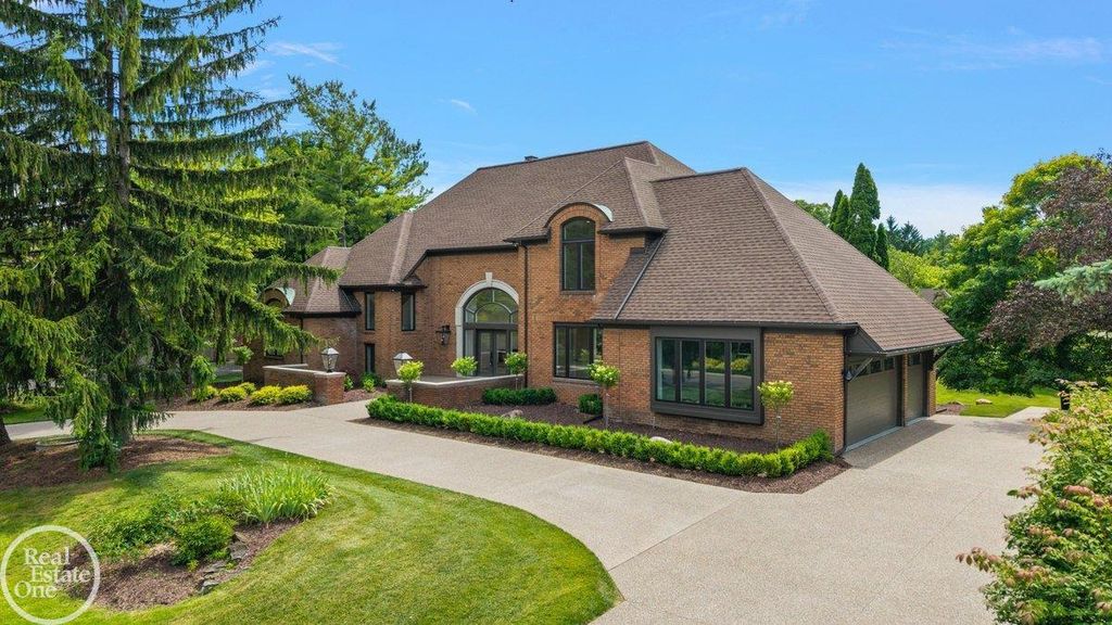 4585 Kiftsgate Bend, Bloomfield Hills, MI 48302
