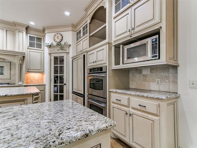 400 Autumnwood Court, Edmond, OK 73003