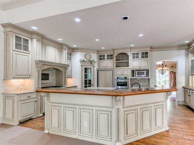 400 Autumnwood Court, Edmond, OK 73003