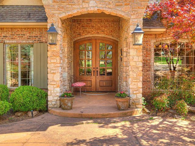 400 Autumnwood Court, Edmond, OK 73003