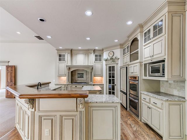 400 Autumnwood Court, Edmond, OK 73003