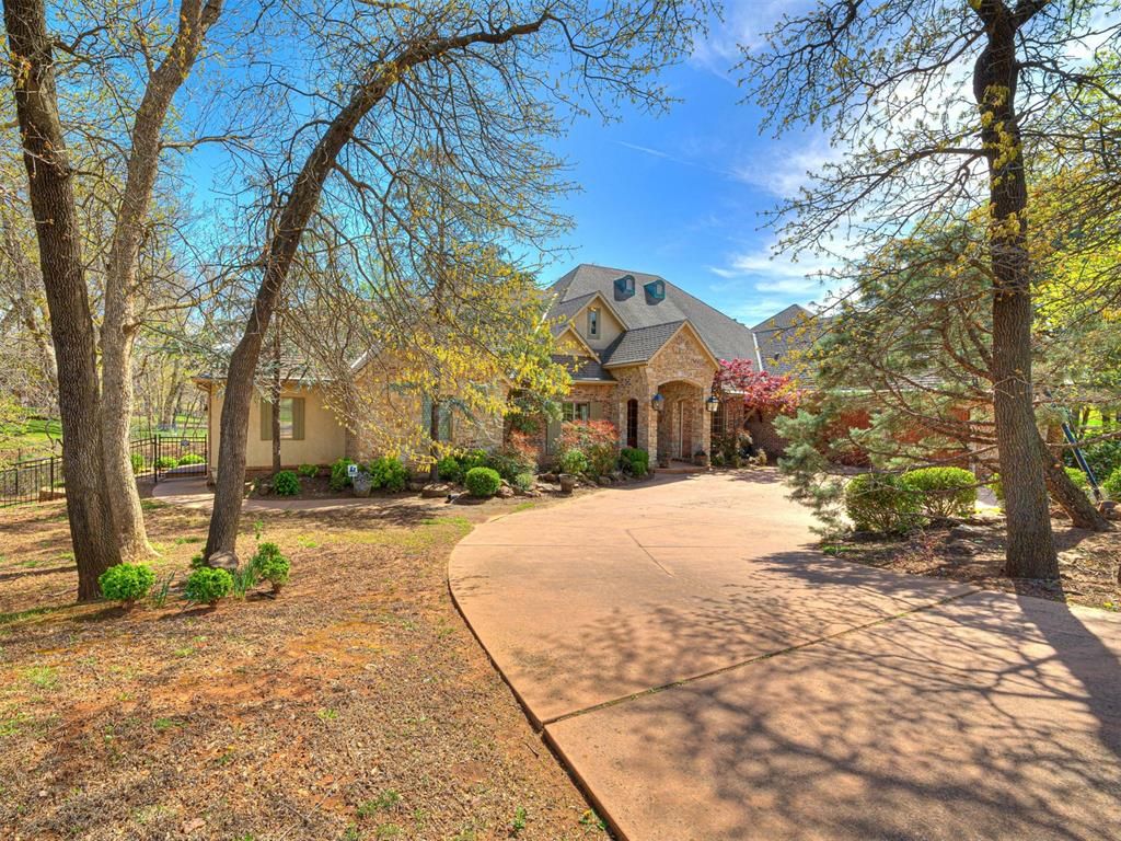400 Autumnwood Court, Edmond, OK 73003