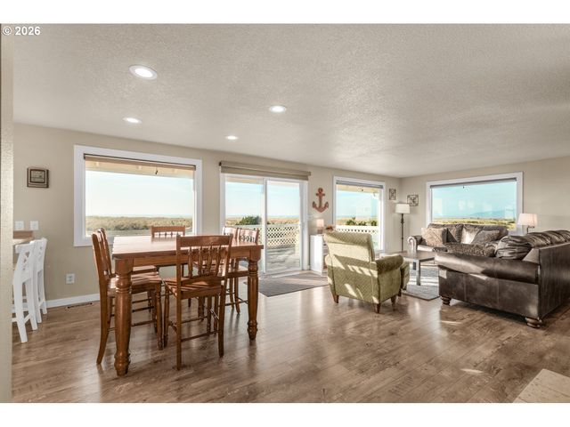 26580 BEACH Dr, Rockaway Beach, OR 97136