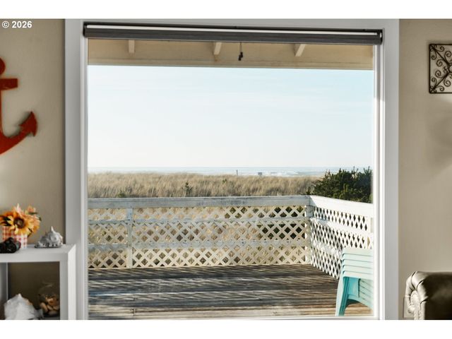 26580 BEACH Dr, Rockaway Beach, OR 97136