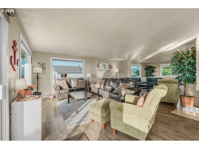 26580 BEACH Dr, Rockaway Beach, OR 97136
