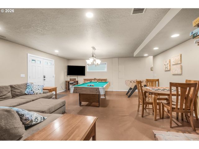 26580 BEACH Dr, Rockaway Beach, OR 97136