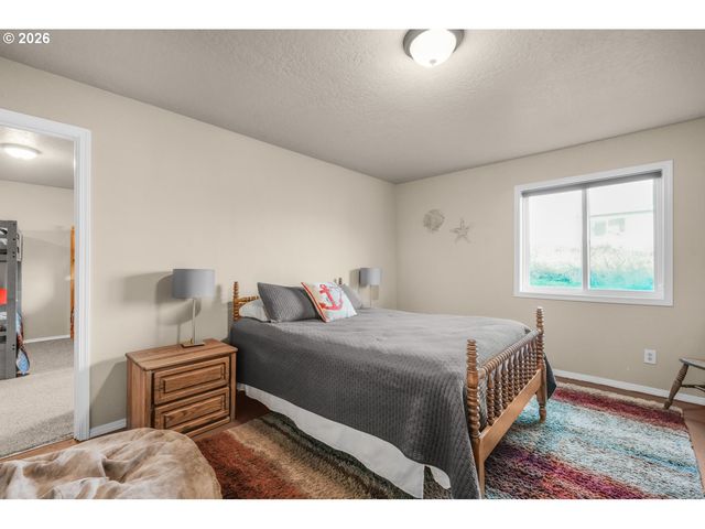 26580 BEACH Dr, Rockaway Beach, OR 97136