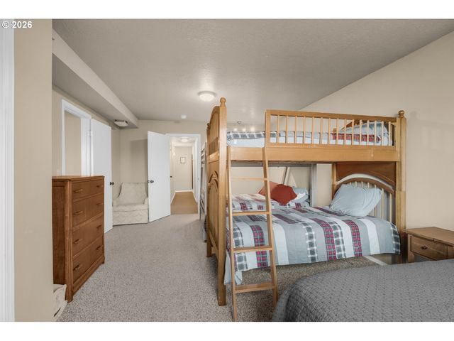 26580 BEACH Dr, Rockaway Beach, OR 97136