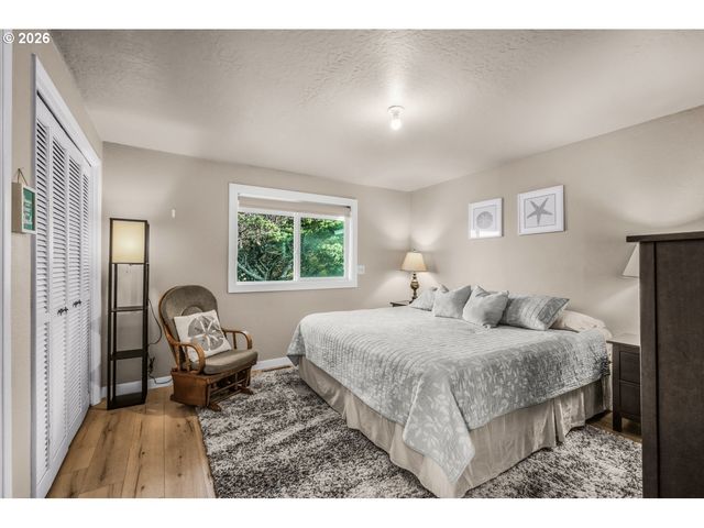 26580 BEACH Dr, Rockaway Beach, OR 97136