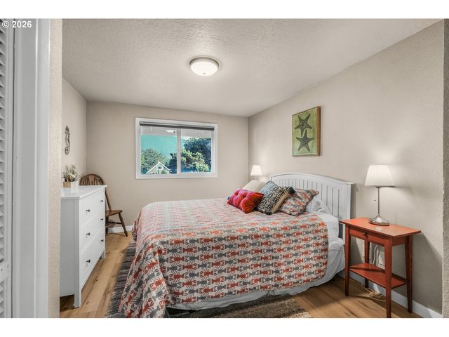 26580 BEACH Dr, Rockaway Beach, OR 97136