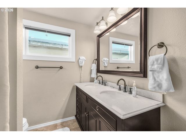 26580 BEACH Dr, Rockaway Beach, OR 97136