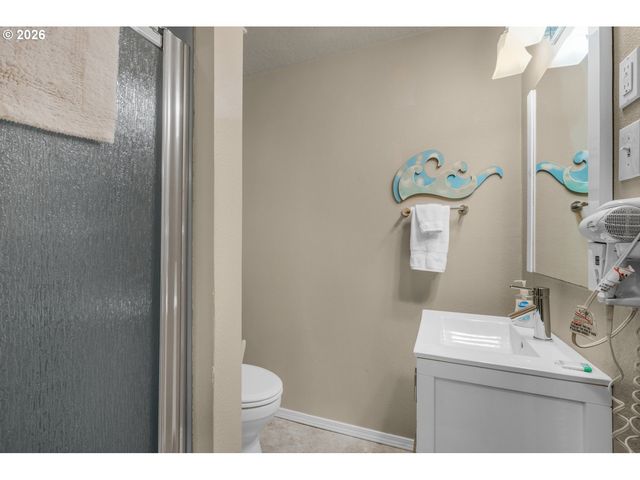 26580 BEACH Dr, Rockaway Beach, OR 97136