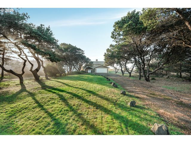 26580 BEACH Dr, Rockaway Beach, OR 97136
