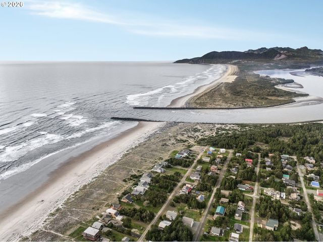 26580 BEACH Dr, Rockaway Beach, OR 97136