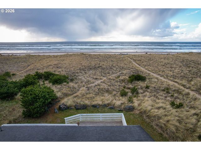 26580 BEACH Dr, Rockaway Beach, OR 97136