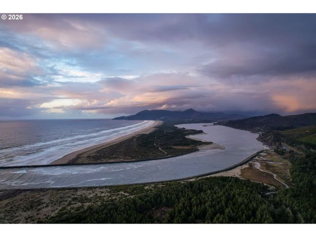 26580 BEACH Dr, Rockaway Beach, OR 97136