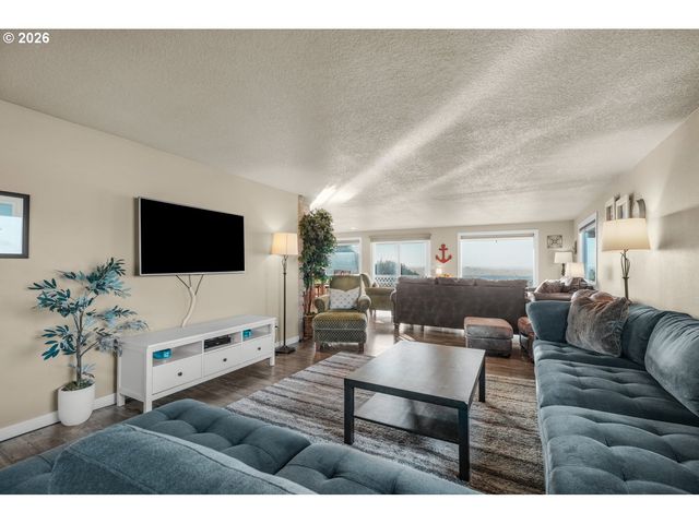 26580 BEACH Dr, Rockaway Beach, OR 97136
