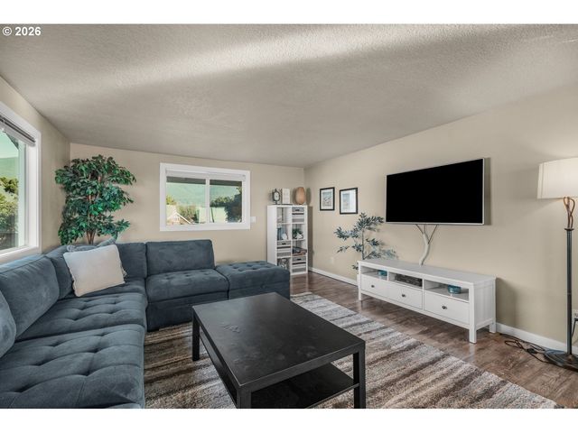 26580 BEACH Dr, Rockaway Beach, OR 97136