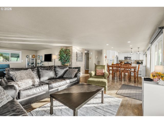 26580 BEACH Dr, Rockaway Beach, OR 97136