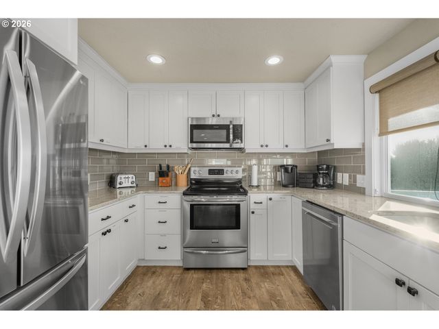 26580 BEACH Dr, Rockaway Beach, OR 97136