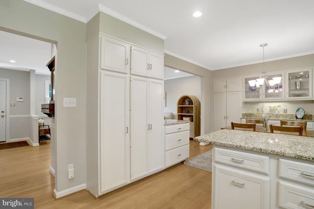 8916 MORELAND LN, Annandale, VA 22003
