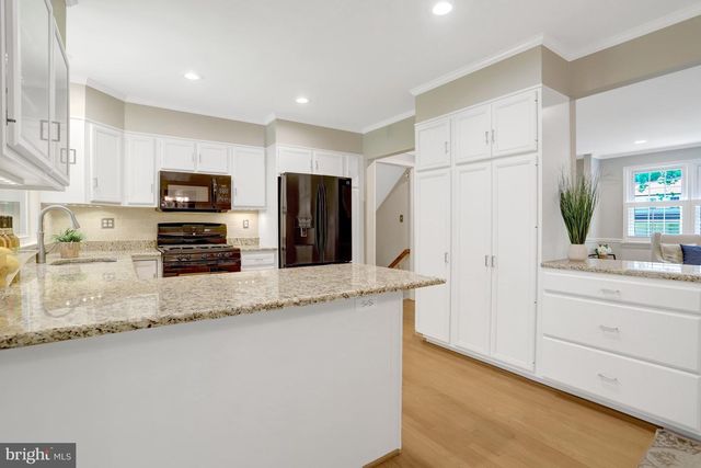8916 MORELAND LN, Annandale, VA 22003