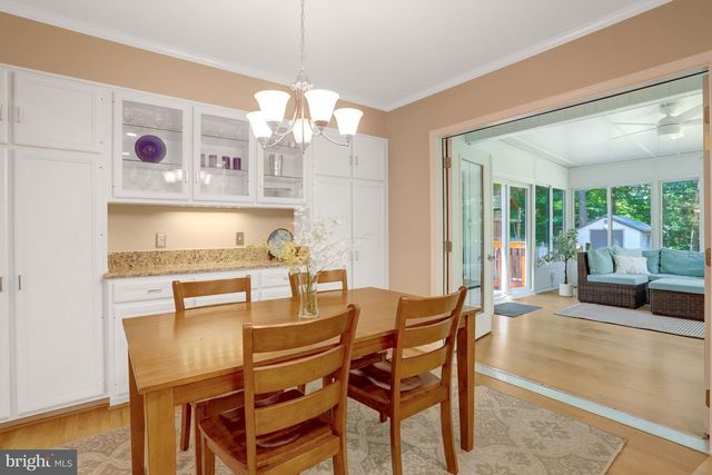 8916 MORELAND LN, Annandale, VA 22003