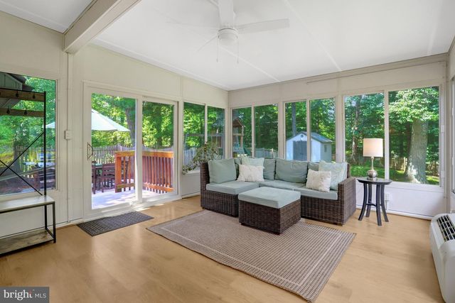 8916 MORELAND LN, Annandale, VA 22003