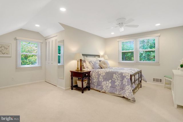 8916 MORELAND LN, Annandale, VA 22003