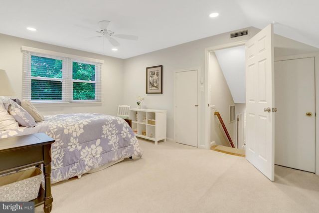 8916 MORELAND LN, Annandale, VA 22003